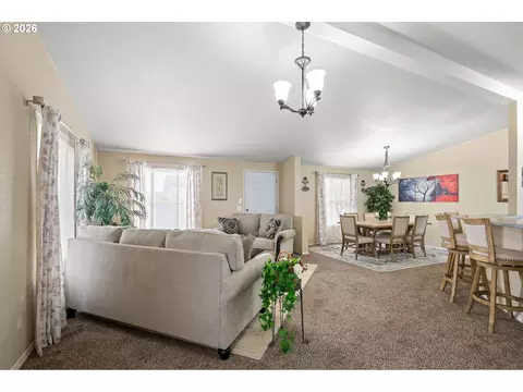 Living - 326 SE Anderson Rd, Boardman, OR 97818 photo 2 of 4
