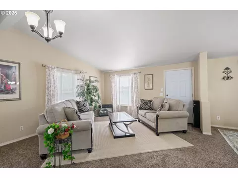 Living - 326 SE Anderson Rd, Boardman, OR 97818 photo 3 of 4