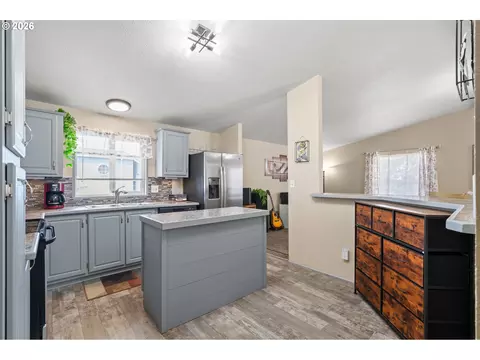 Kitchen - 326 SE Anderson Rd, Boardman, OR 97818 photo 1 of 4