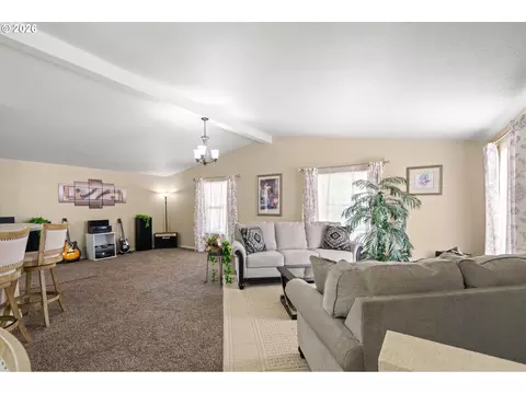 Living - 326 SE Anderson Rd, Boardman, OR 97818 photo 4 of 4