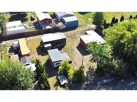 916 Robert St, Haines, OR 97833