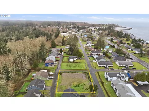 590 7th Ave, Hammond, OR 97121