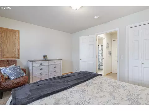 Bedroom - 7850 Pine Beach Loop, Rockaway Beach, OR 97136 photo 3 of 6