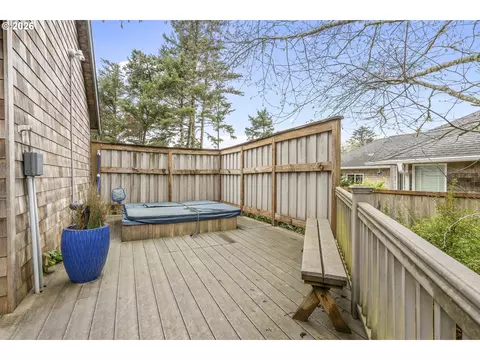 Exterior - 7850 Pine Beach Loop, Rockaway Beach, OR 97136 photo 6 of 9