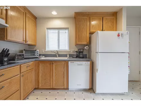 Kitchen - 7850 Pine Beach Loop, Rockaway Beach, OR 97136 photo 3 of 4