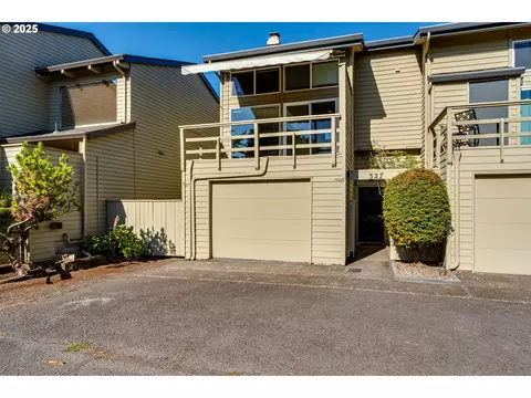 327 Country Club Rd, Eugene, OR 97401