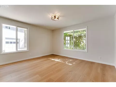Living - 91082 Leashore Dr, Vida, OR 97488 photo 7 of 9