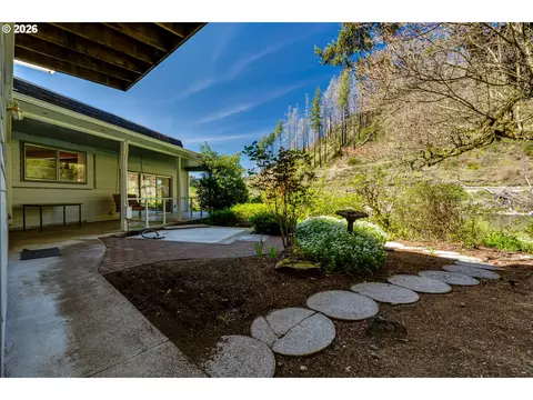 Exterior - 91082 Leashore Dr, Vida, OR 97488 photo 9 of 11