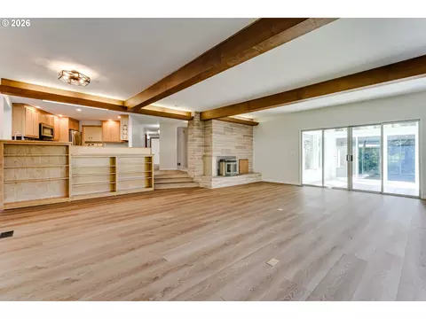 Living - 91082 Leashore Dr, Vida, OR 97488 photo 3 of 9