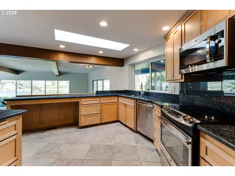Kitchen - 91082 Leashore Dr, Vida, OR 97488 photo 2 of 2