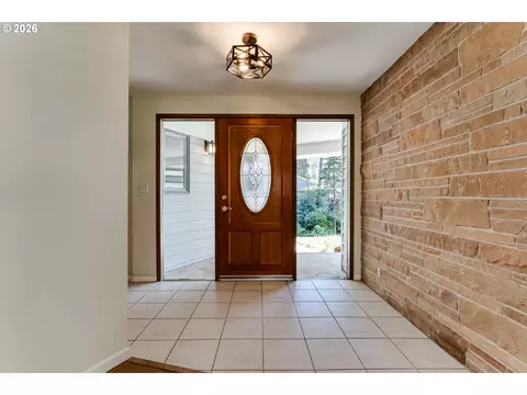 Entry Way - 91082 Leashore Dr, Vida, OR 97488 photo 1 of 3