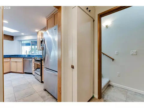 Entry Way - 91082 Leashore Dr, Vida, OR 97488 photo 3 of 3