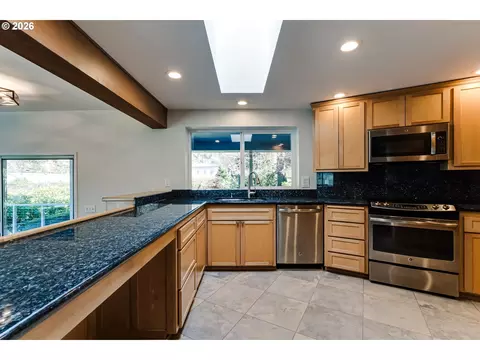 Kitchen - 91082 Leashore Dr, Vida, OR 97488 photo 1 of 2