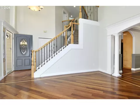 Entry Way - 2571 SElliott Dr, Gresham, OR 97080 photo 2 of 5