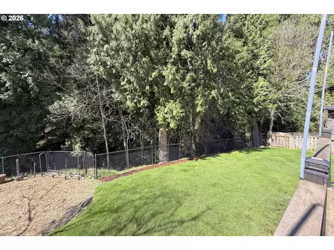 Exterior - 2571 SElliott Dr, Gresham, OR 97080 photo 8 of 10