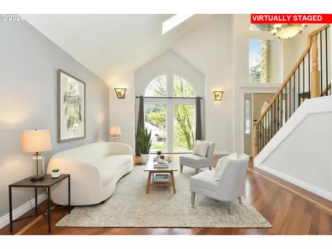 Living - 2571 SElliott Dr, Gresham, OR 97080 photo 3 of 10