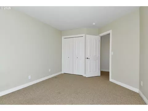 Bedroom - 2571 SElliott Dr, Gresham, OR 97080 photo 5 of 7