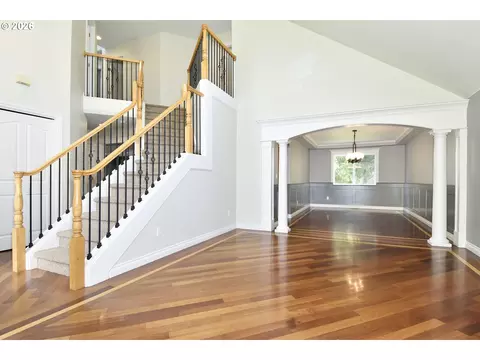 Living - 2571 SElliott Dr, Gresham, OR 97080 photo 2 of 10