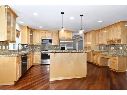 Kitchen - 2571 SElliott Dr, Gresham, OR 97080 photo 1 of 4