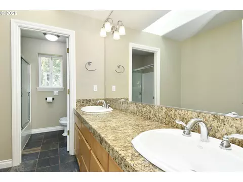 Bath - 2571 SElliott Dr, Gresham, OR 97080 photo 2 of 3