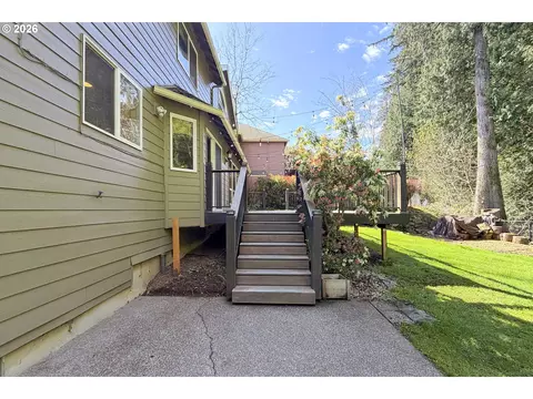 Exterior - 2571 SElliott Dr, Gresham, OR 97080 photo 6 of 10