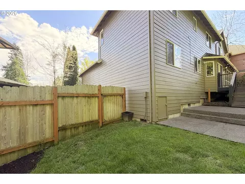Exterior - 2571 SElliott Dr, Gresham, OR 97080 photo 5 of 10