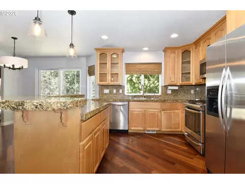 Kitchen - 2571 SElliott Dr, Gresham, OR 97080 photo 2 of 4