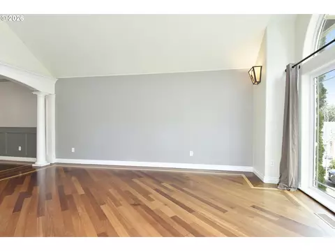 Living - 2571 SElliott Dr, Gresham, OR 97080 photo 1 of 10