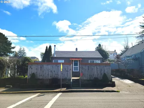 1063 Elrod Ave, Coos Bay, OR 97420