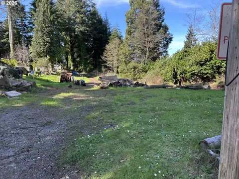 62346 Olive Barber Rd, Coos Bay, OR 97420