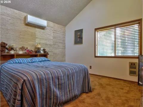 Bedroom - 67799 E Nicklaus Way, Welches, OR 97067 photo 2 of 4