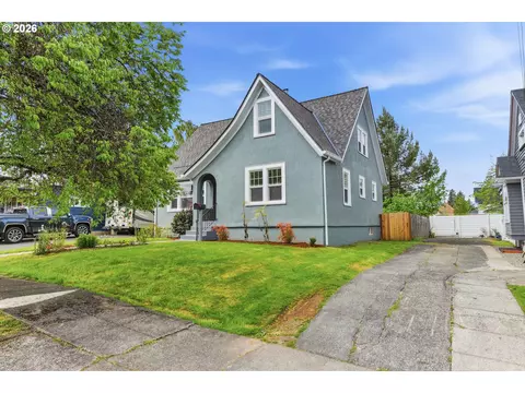 383 N Folsom St, Coquille, OR 97423