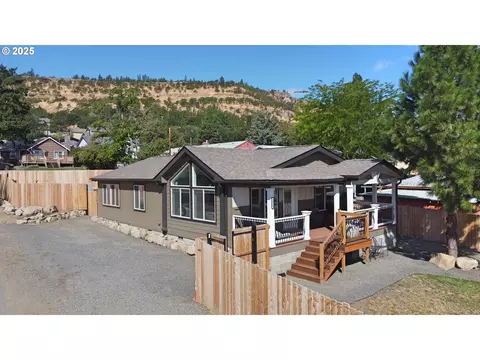 3020 W 10th St, The Dalles, OR 97058