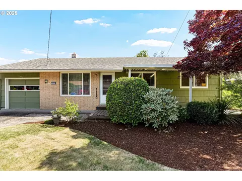 1052 Shamrock Dr SE, Salem, OR 97302