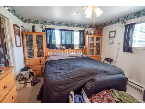Bedroom - 87161 Central Rd, Eugene, OR 97402 photo 3 of 3