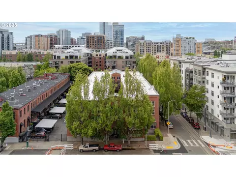 1009 NW Hoyt St #210, Portland, OR 97209