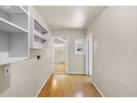 Entry Way - 1053 SE Barnes Rd, Gresham, OR 97080 photo 2 of 2