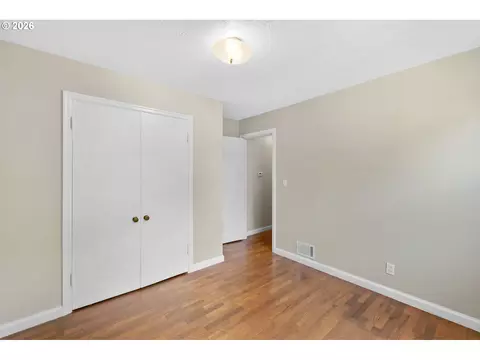 Bedroom - 1053 SE Barnes Rd, Gresham, OR 97080 photo 2 of 4