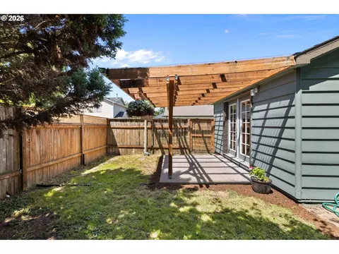Exterior - 1053 SE Barnes Rd, Gresham, OR 97080 photo 7 of 7