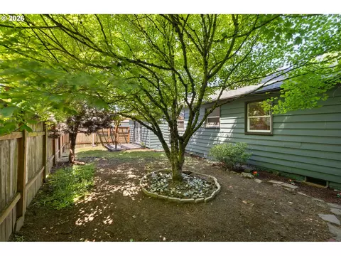 Exterior - 1053 SE Barnes Rd, Gresham, OR 97080 photo 3 of 7