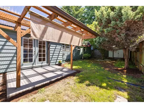 Exterior - 1053 SE Barnes Rd, Gresham, OR 97080 photo 4 of 7