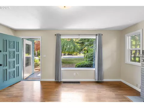 Entry Way - 1053 SE Barnes Rd, Gresham, OR 97080 photo 1 of 2