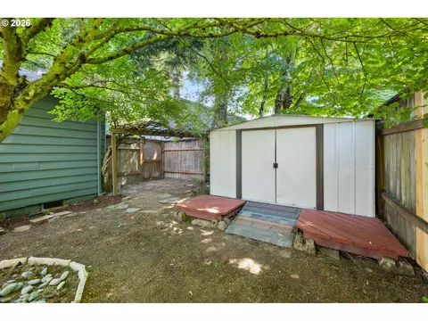 Exterior - 1053 SE Barnes Rd, Gresham, OR 97080 photo 6 of 7