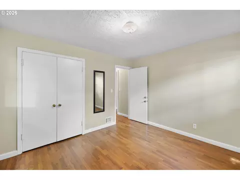 Bedroom - 1053 SE Barnes Rd, Gresham, OR 97080 photo 1 of 4
