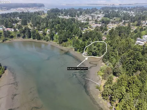 000 Sea Spray, Coos Bay, OR 97420