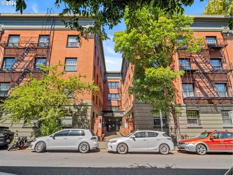 2109 NW Irving St #411, Portland, OR 97210