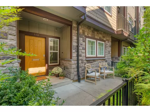 712 SE 33rd Ave #12, Portland, OR 97214
