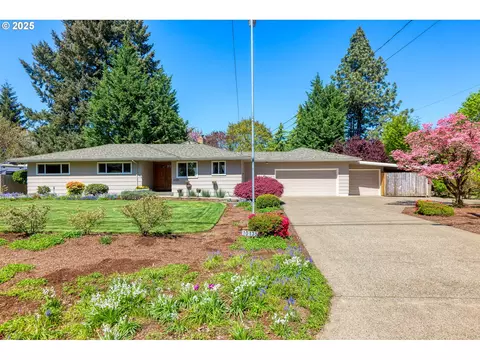 10135 SW Hillview St, Tigard, OR 97223