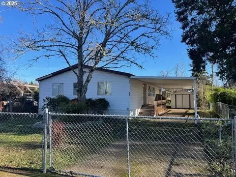 420 N 2nd St, Creswell, OR 97426