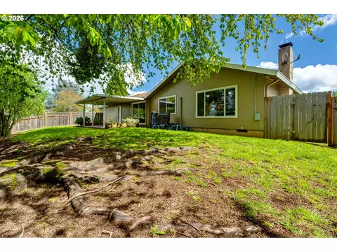 Exterior - 1812 Brittany St, Eugene, OR 97405 photo 10 of 11